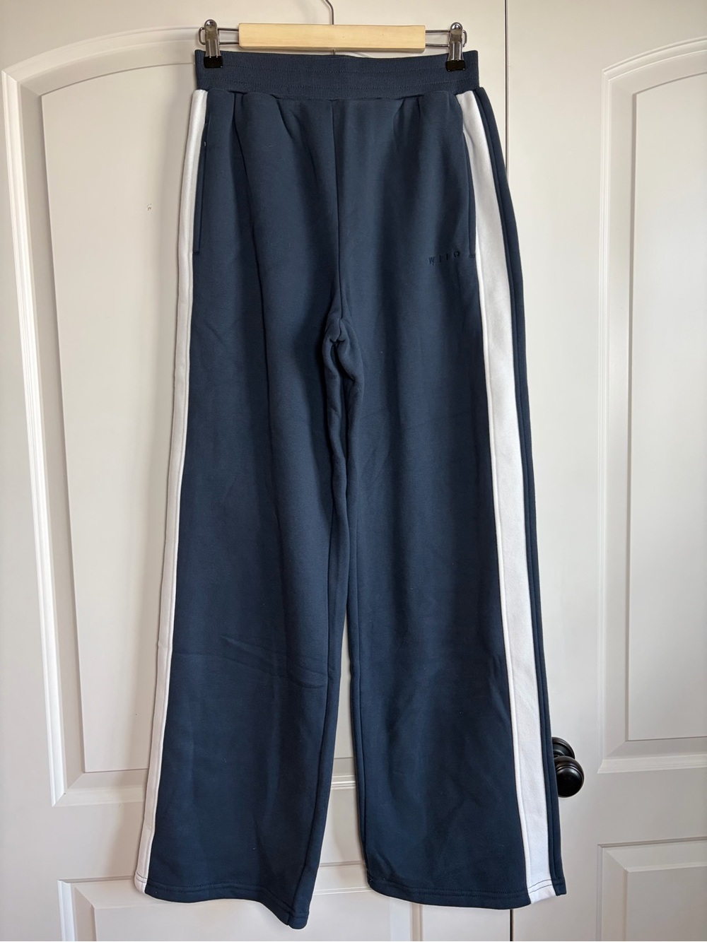 WILO The Label NWT Navy w/White Stripe Wide Leg Fleece Jogger Pants